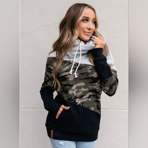 Ampersand Avenue Women’s Heart Throb Hoodie-S